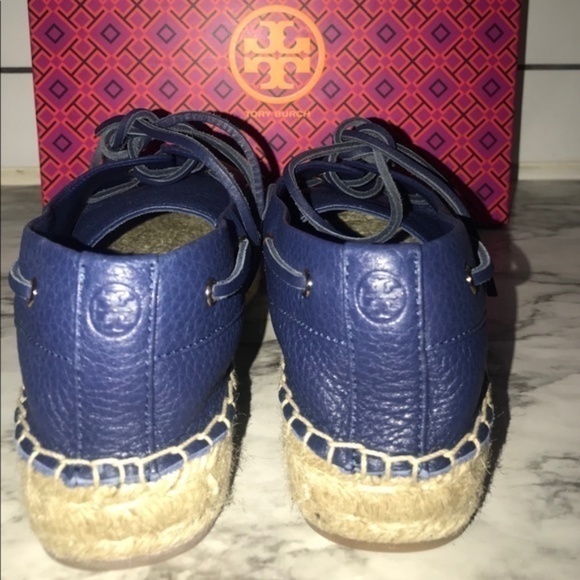 New Tory Burch Navy Blue Sea Skipper Boat Shoes - Picture 5 of 6